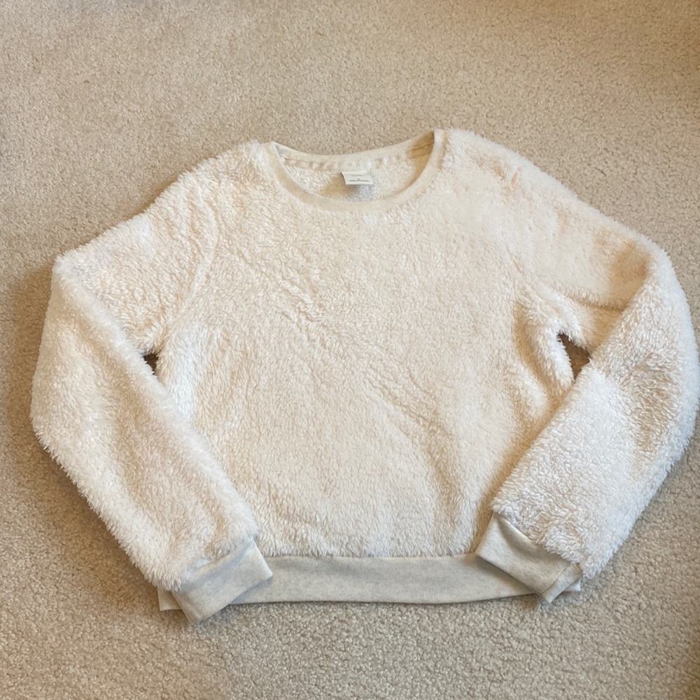 EUC Abercrombie fluffy crewneck